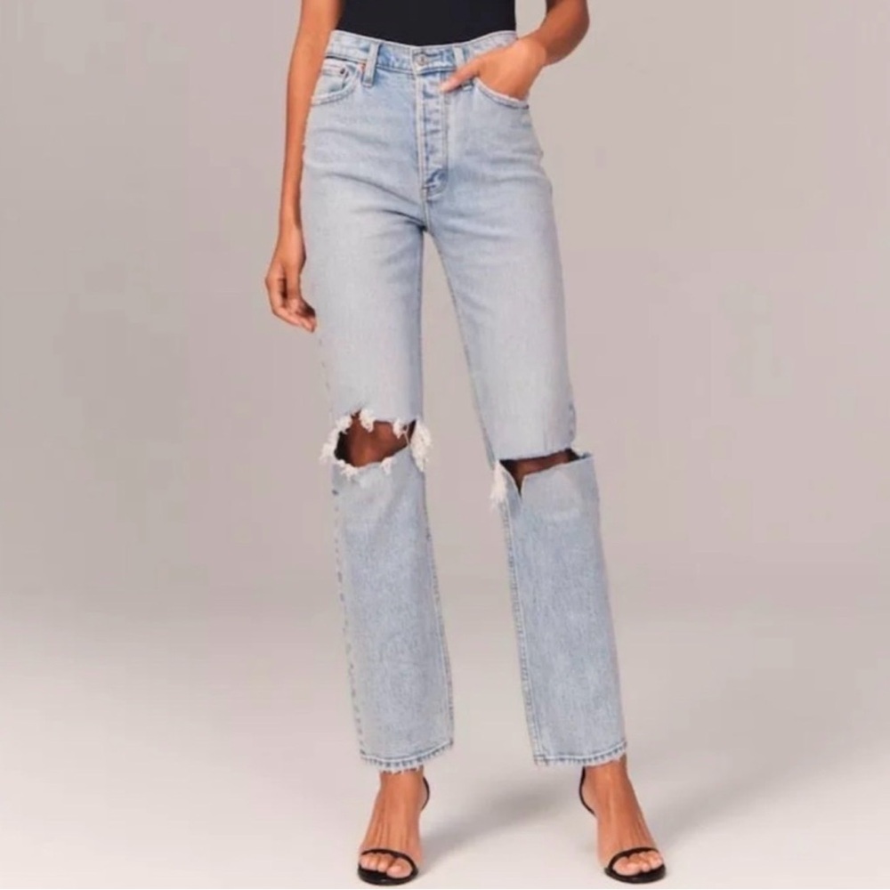 Abercrombie & Fitch The Dad High Rise Light Wash Distressed Jeans Size 27 Long